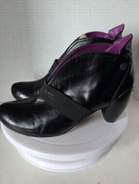 Jump For The People Brash Women's Black Leather Booties Size 10